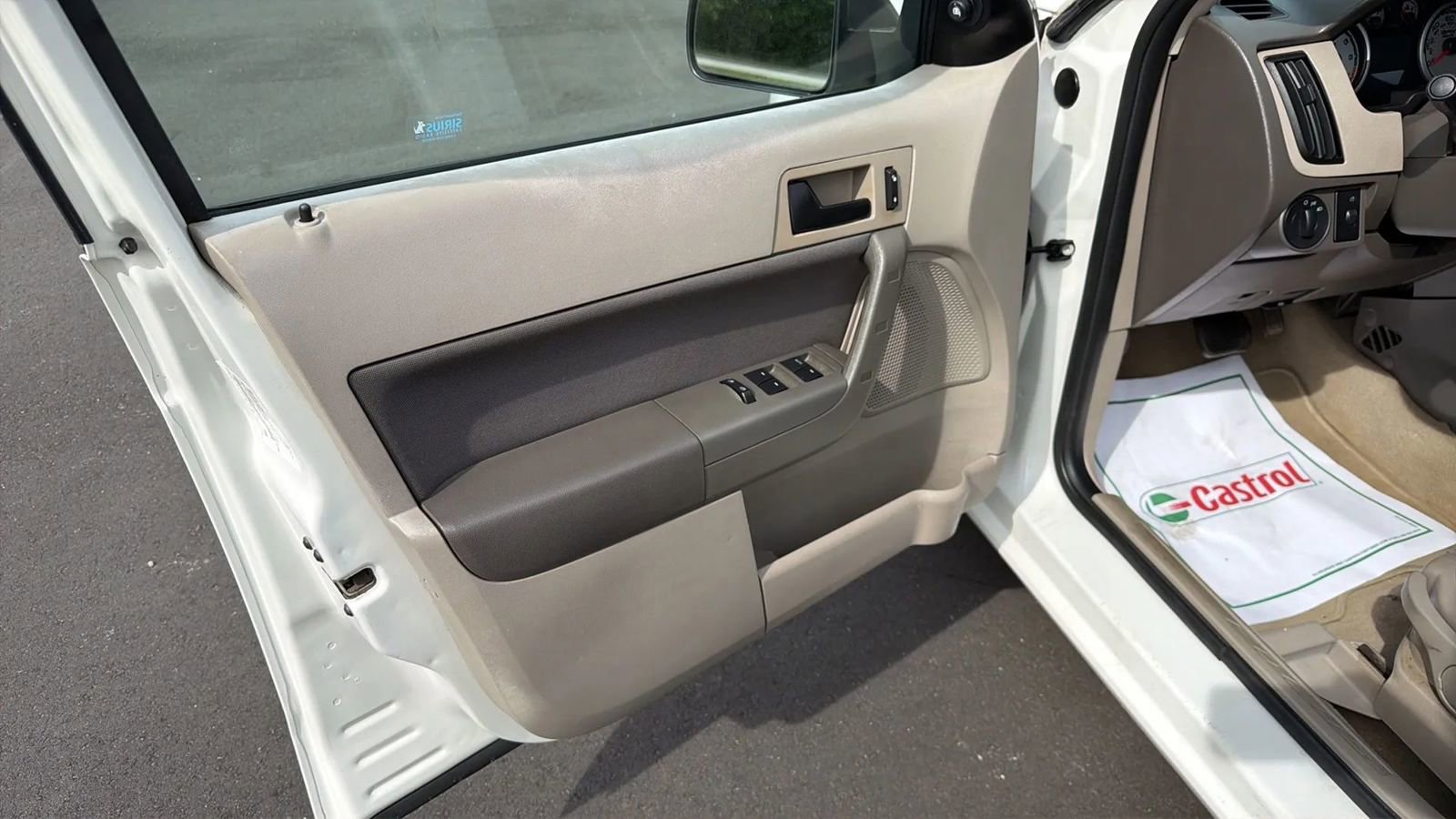 Used 2011 Ford Focus SE FWD image 10