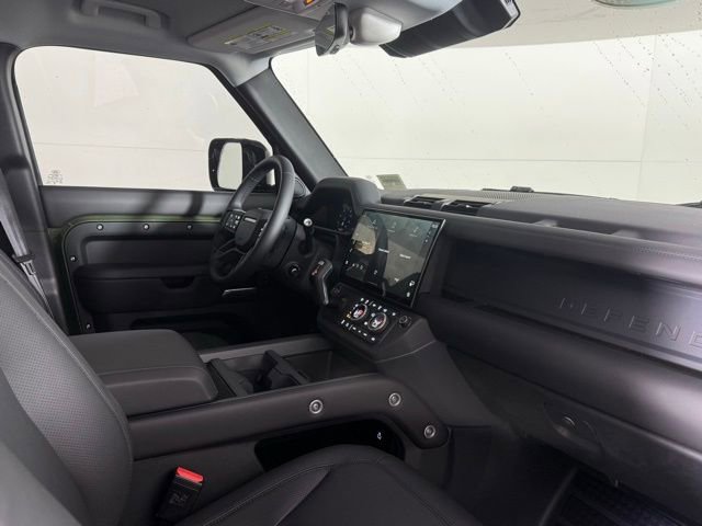 Certified 2026 Land Rover Defender 110 X-Dynamic SE image 34