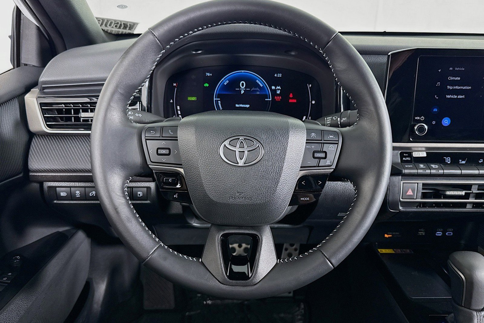 Used 2025 Toyota Camry SE w/ Convenience Package image 17