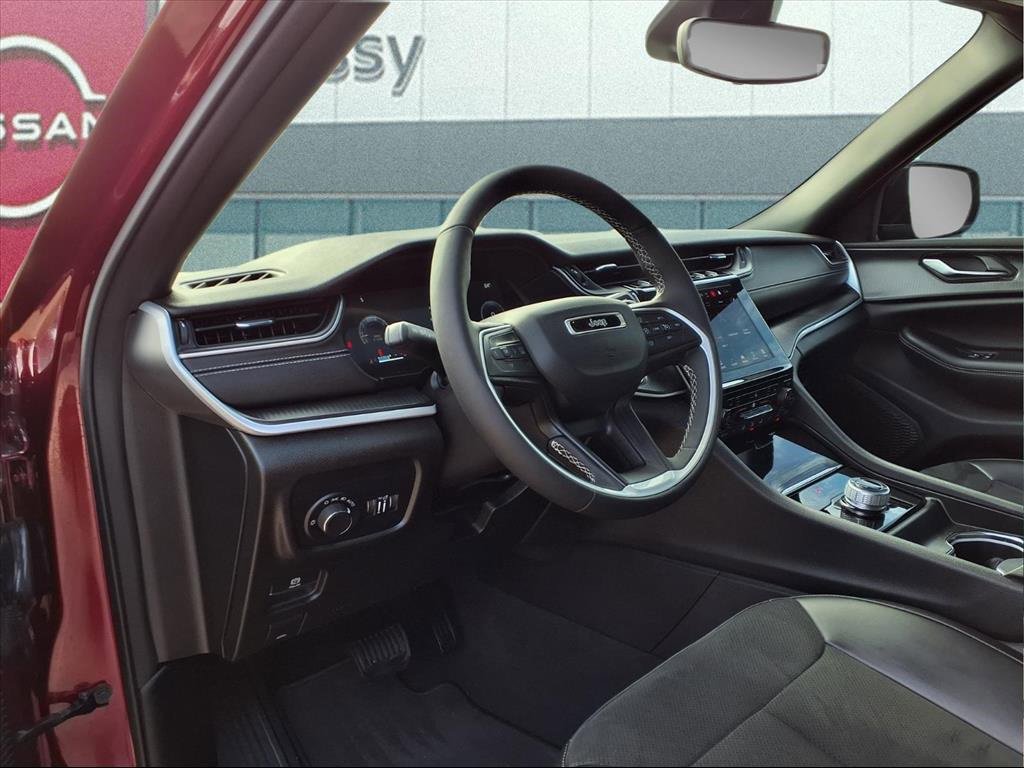 Used 2024 Jeep Grand Cherokee L Laredo image 11