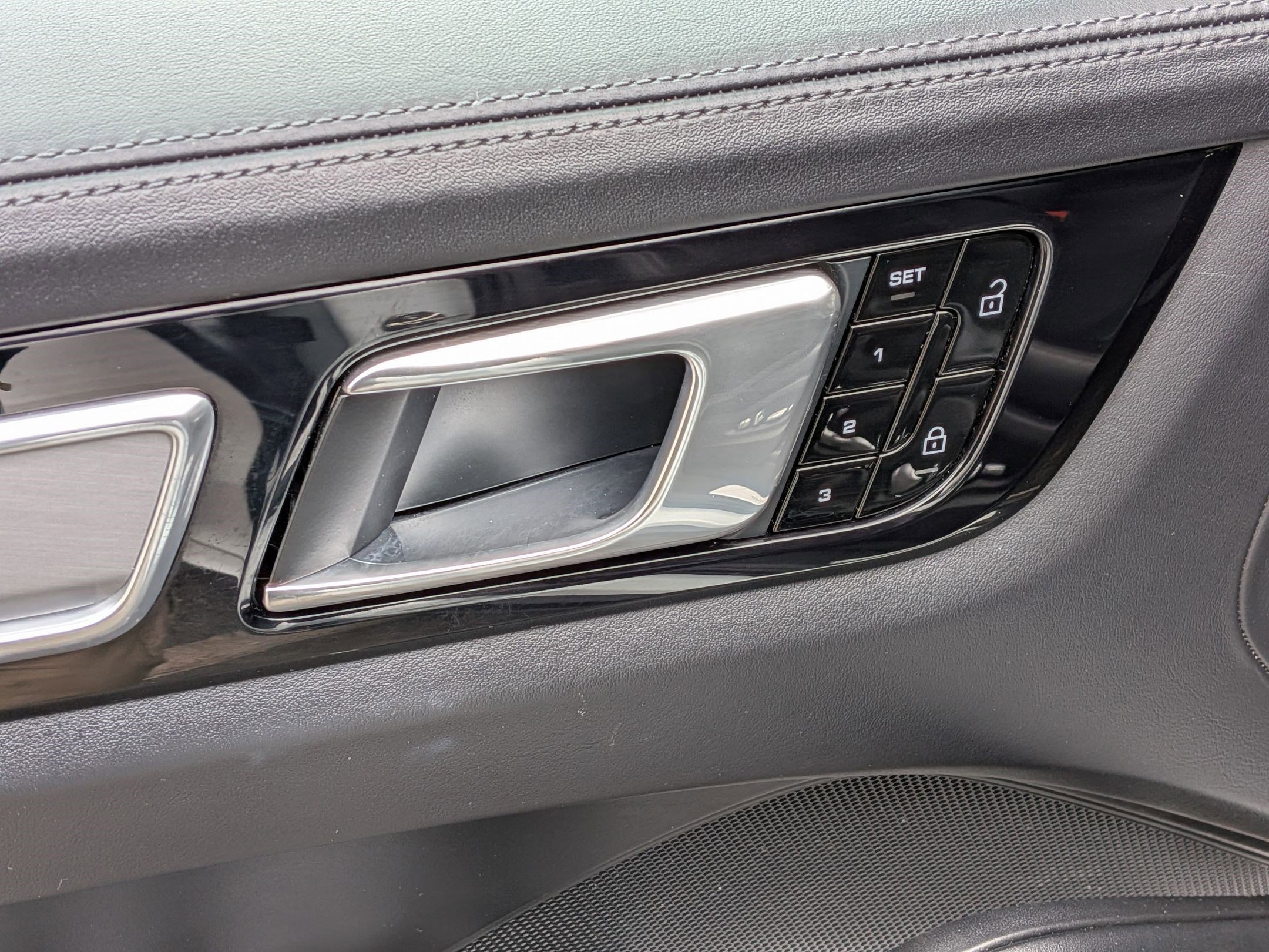 Used 2021 Porsche Cayenne Turbo image 15