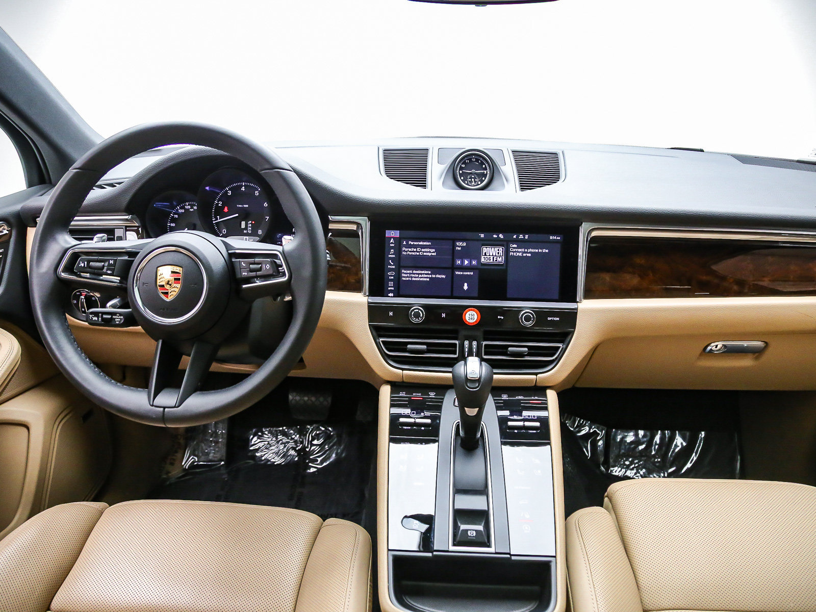 Certified 2026 Porsche Macan AWD/4WD image 16