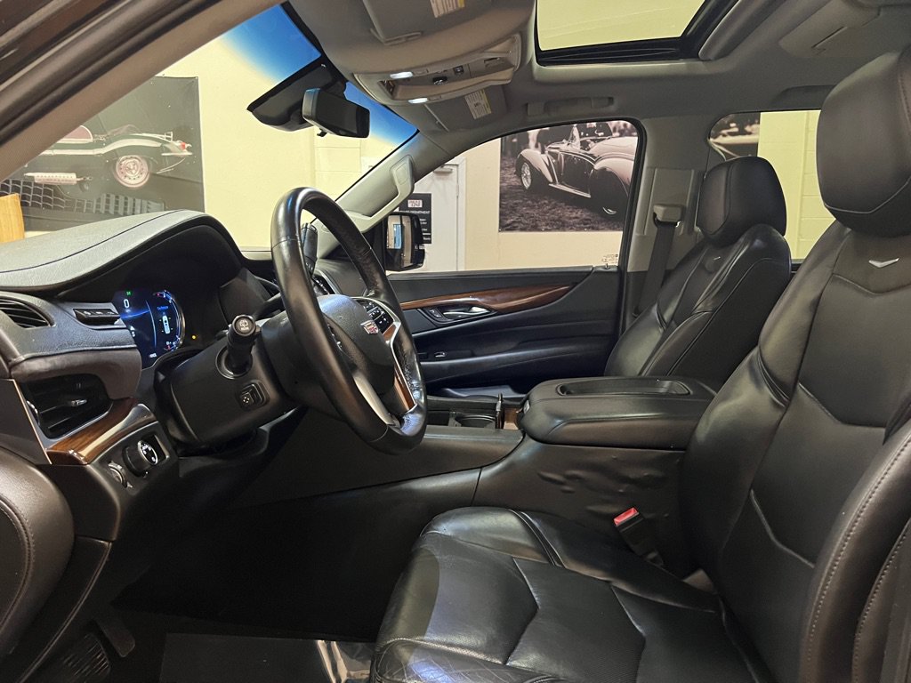 Used 2018 Cadillac Escalade Luxury RWD image 17