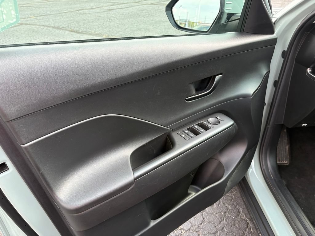Used 2025 Hyundai Kona SEL AWD/4WD image 13
