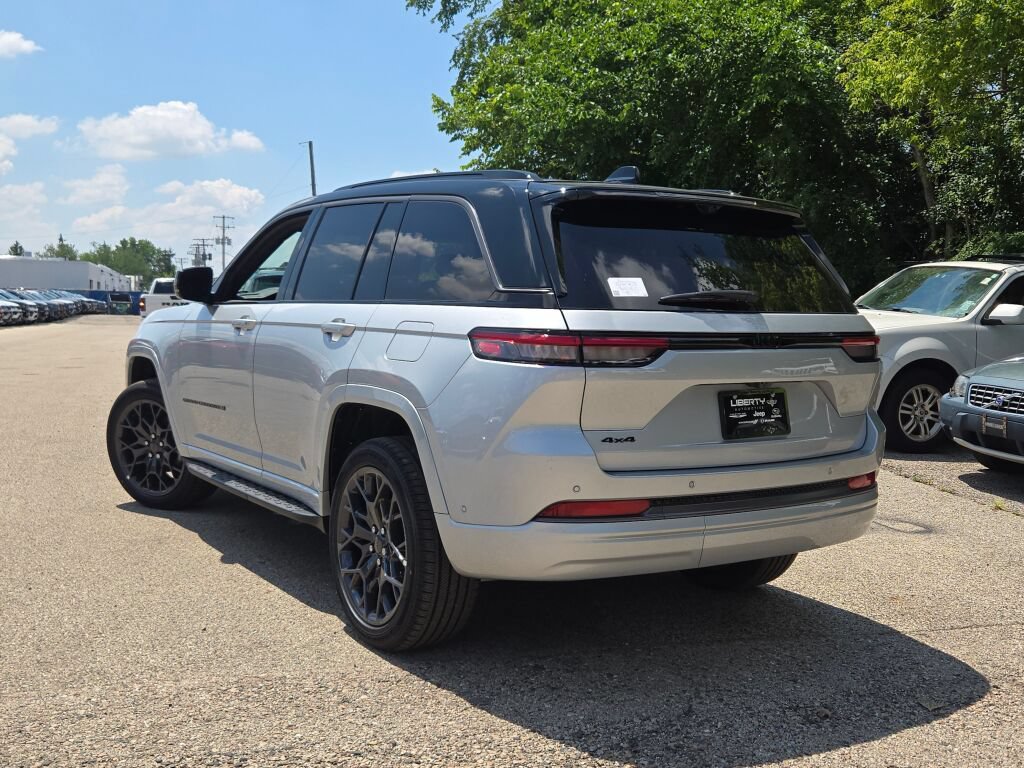 New 2026 Jeep Grand Cherokee Summit w/ Obsidian Package AWD/4WD image 19
