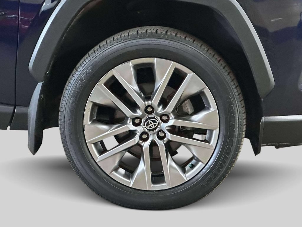 Used 2023 Toyota RAV4 XLE Premium AWD/4WD image 6