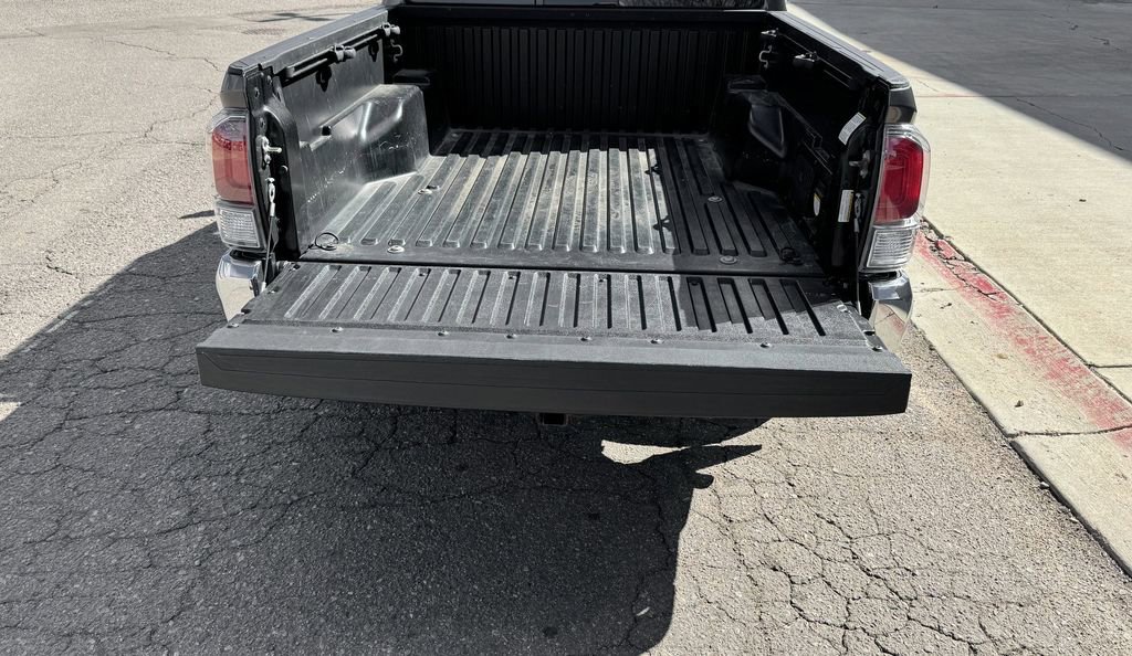 Used 2020 Toyota Tacoma TRD Off-Road image 9