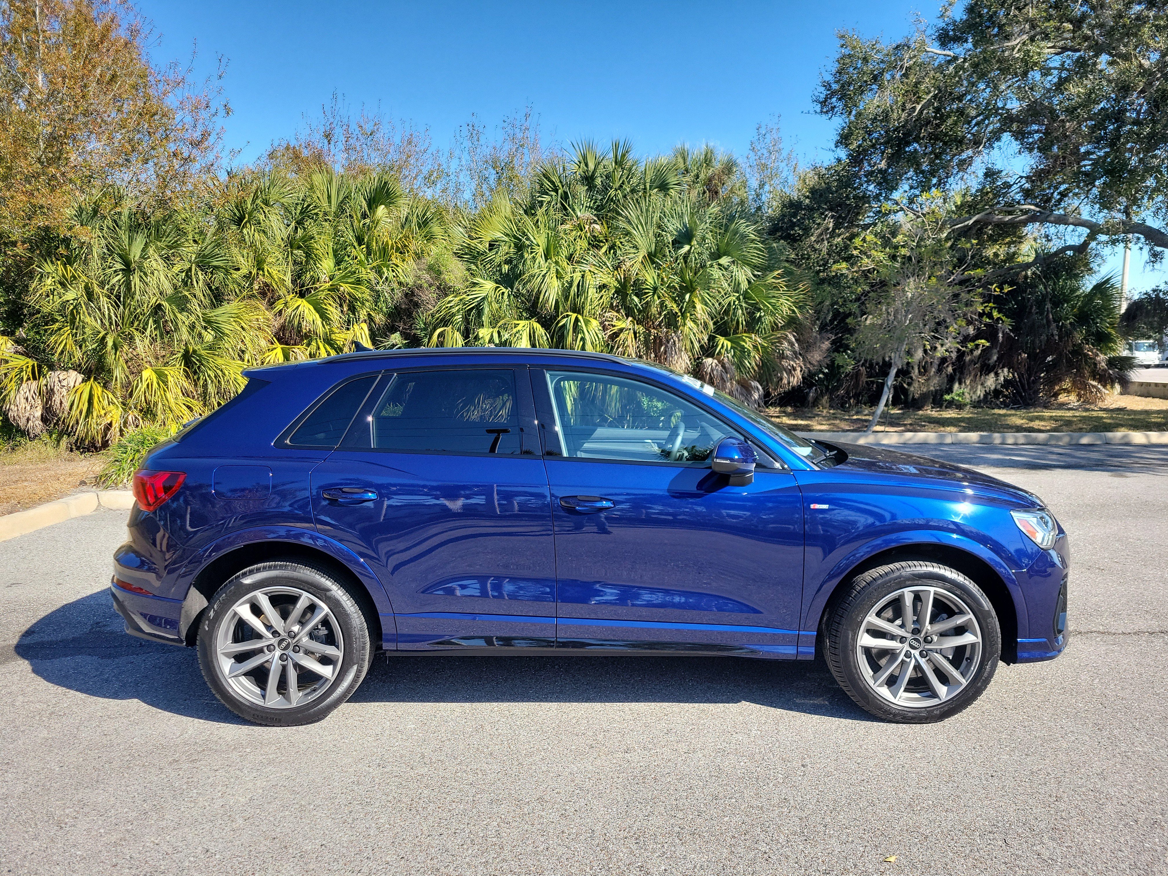 Certified 2025 Audi Q3 2.0T Premium w/ Convenience Package AWD/4WD image 3