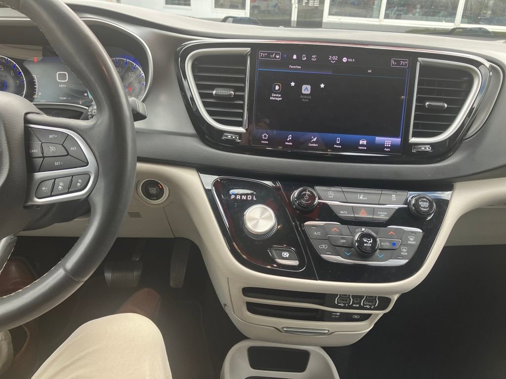 Used 2022 Chrysler Pacifica Touring-L FWD image 17