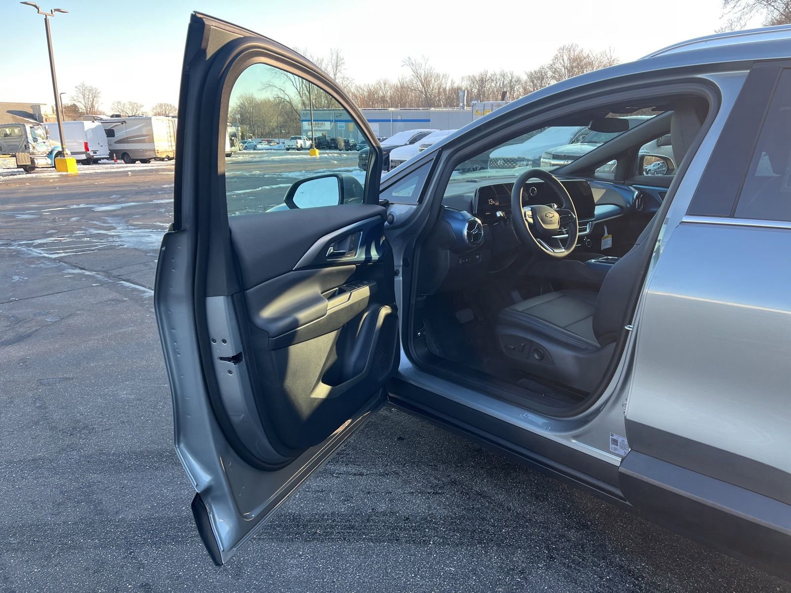 New 2026 Chevrolet Equinox EV LT image 17