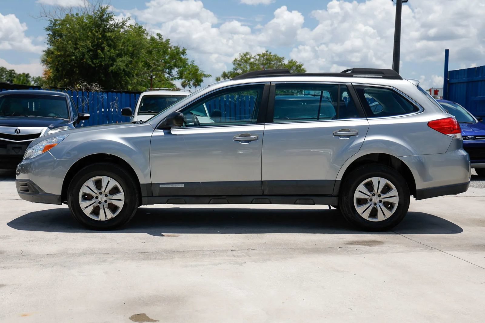 Used 2011 Subaru Outback 2.5i AWD/4WD image 3