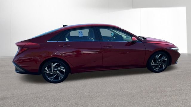 Used 2024 Hyundai Elantra Limited FWD image 10
