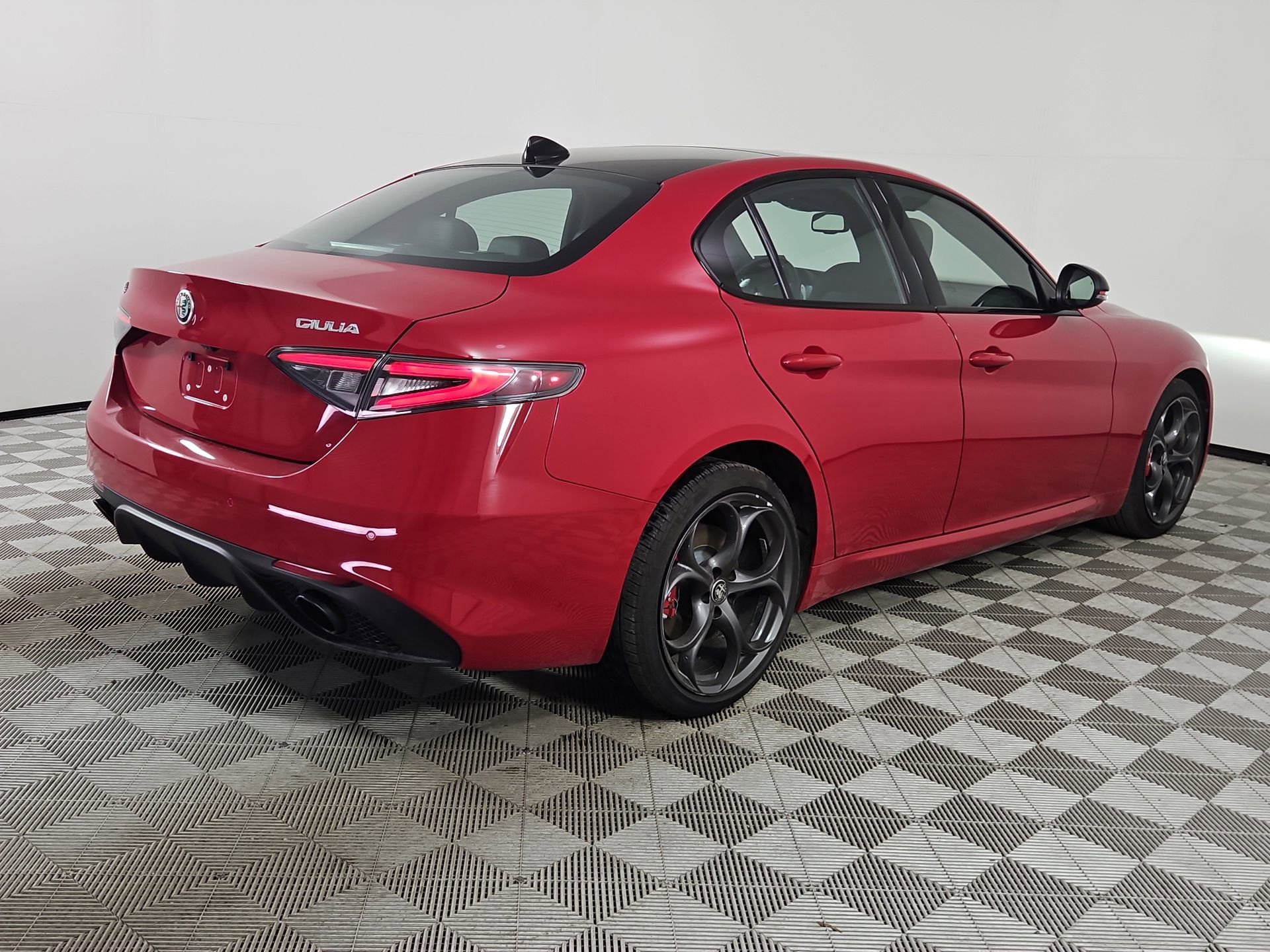 Used 2025 Alfa Romeo Giulia AWD image 7