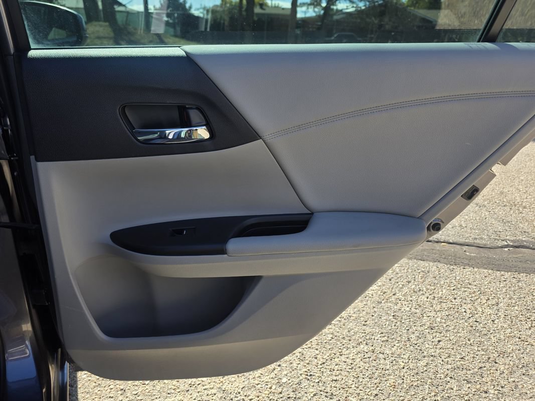 Used 2017 Honda Accord EX-L image 18