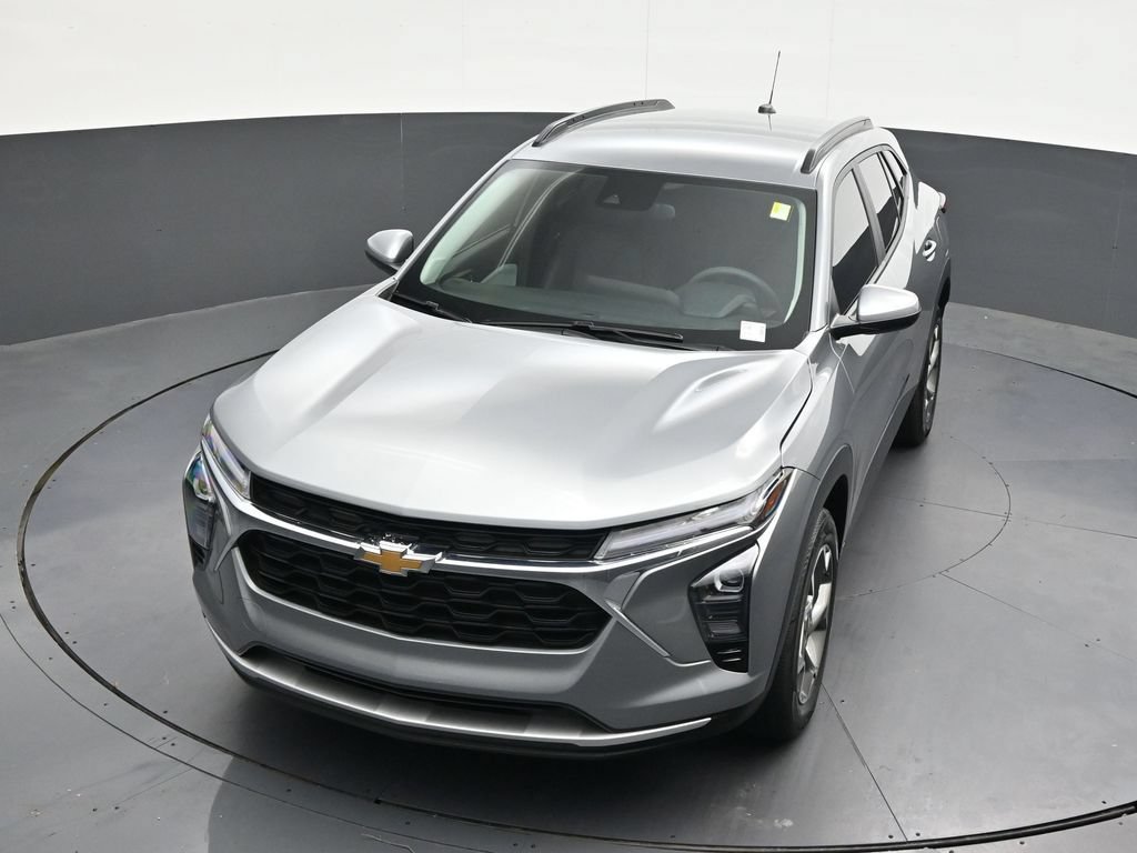 Used 2025 Chevrolet Trax LT FWD image 24