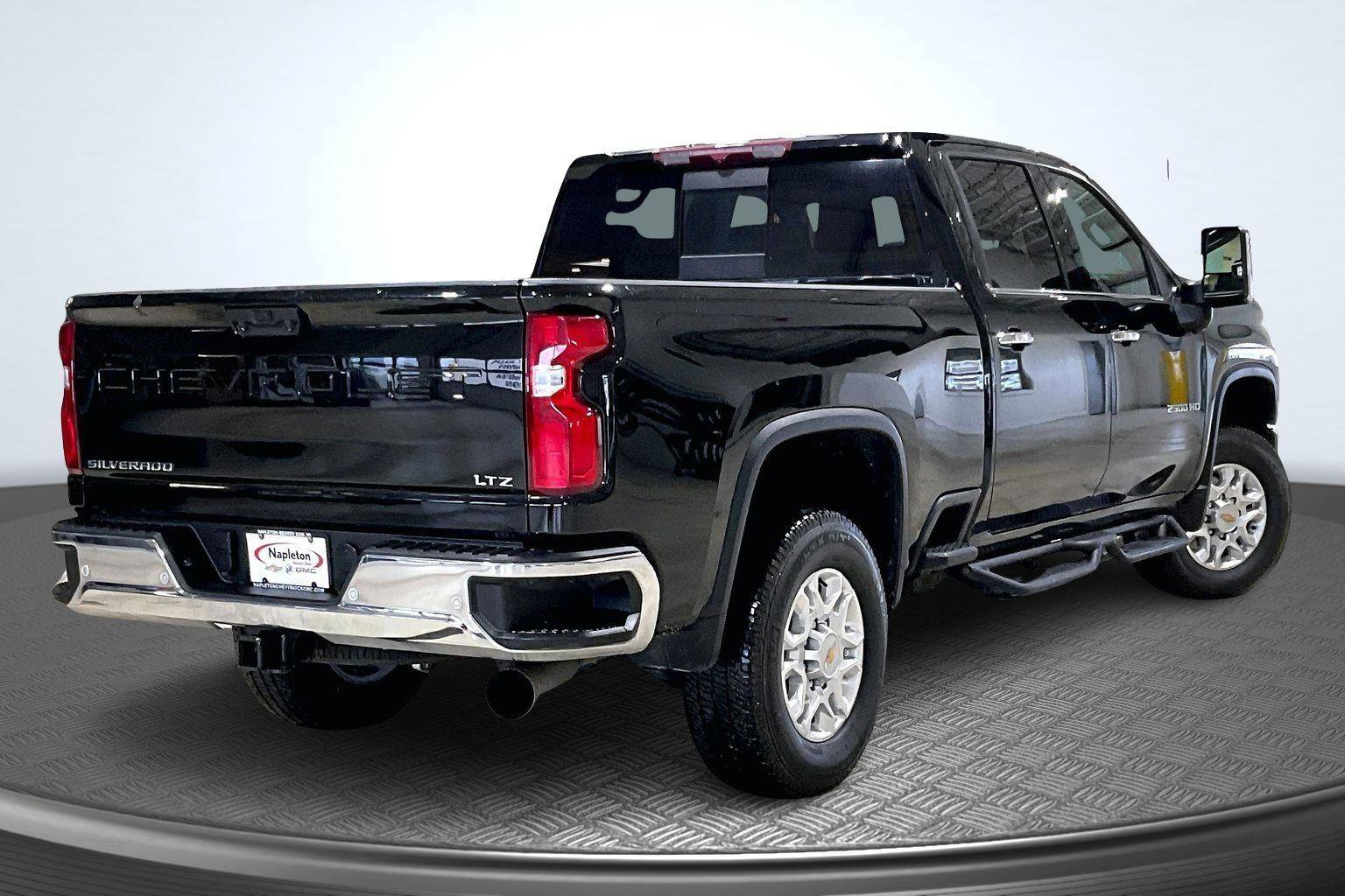 Used 2024 Chevrolet Silverado 2500 LTZ w/ LTZ Convenience Package image 2