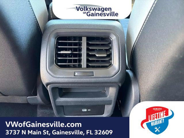 Used 2025 Volkswagen Taos SE FWD image 14