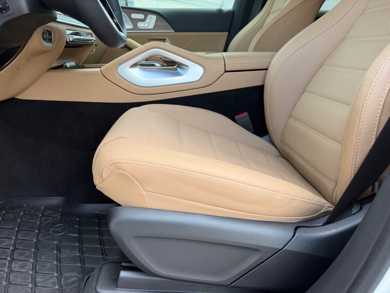 Used 2014 Mercedes-Benz E 350 4MATIC Sedan image 11