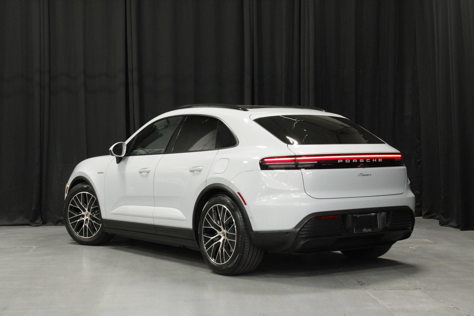 Certified 2025 Porsche Macan Electric RWD image 3