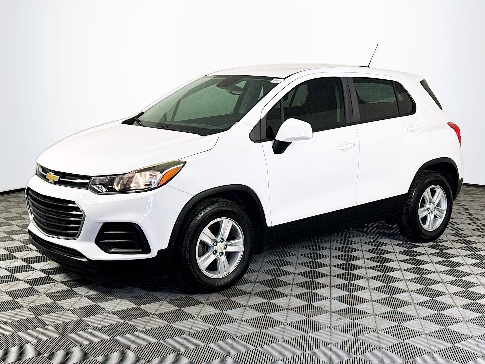 Used 2020 Chevrolet Trax LS FWD image 4