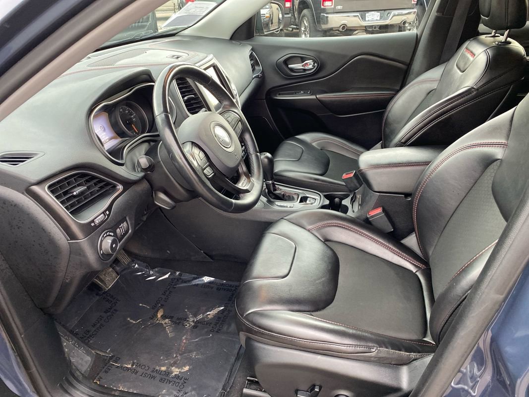 Used 2019 Jeep Cherokee Trailhawk w/ Cold Weather Group AWD/4WD image 23