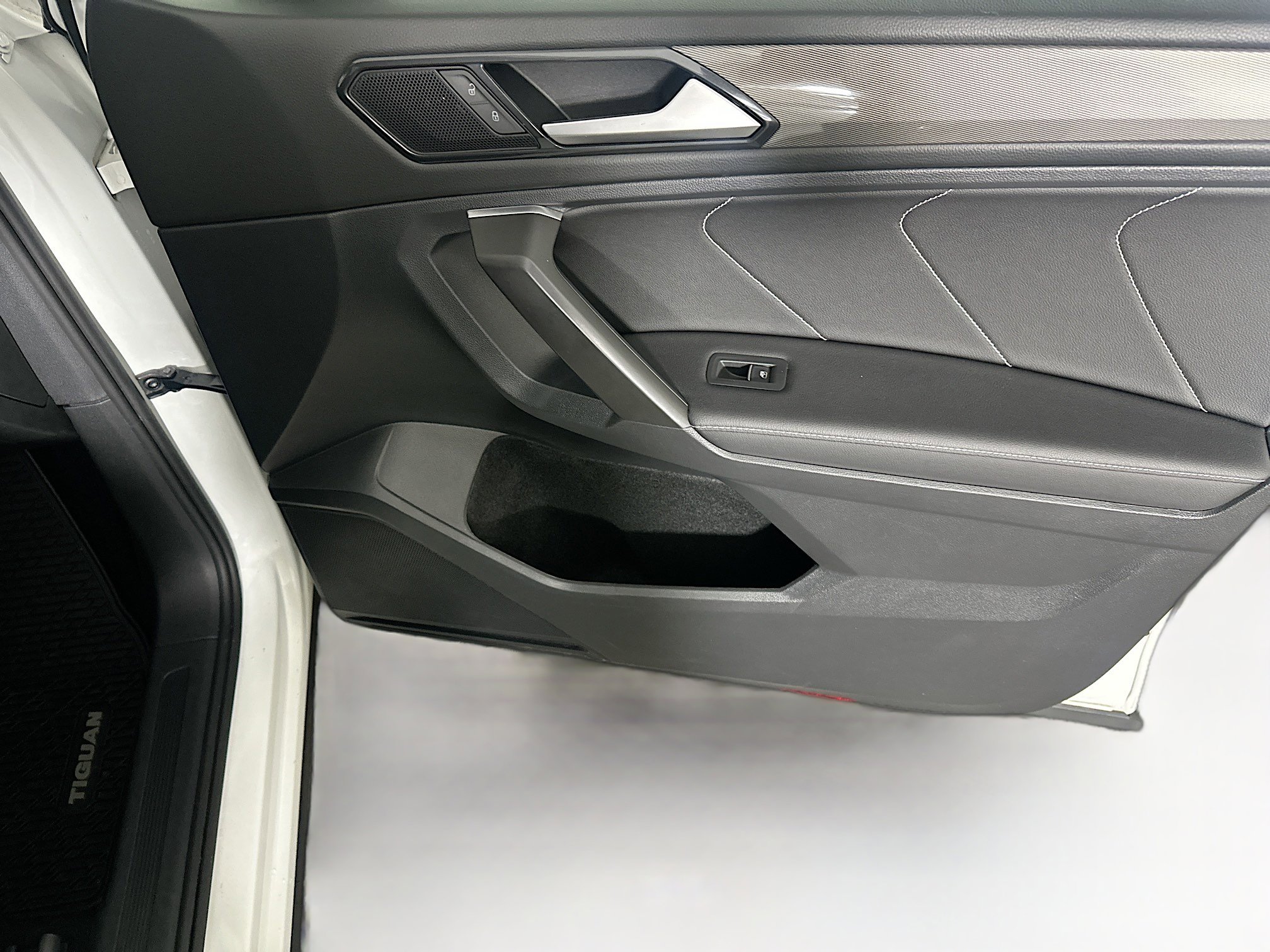 Used 2022 Volkswagen Tiguan SE image 31