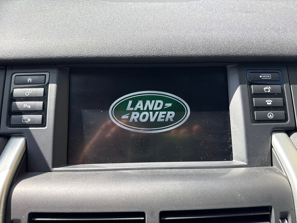 Used 2019 Land Rover Discovery Sport SE image 8