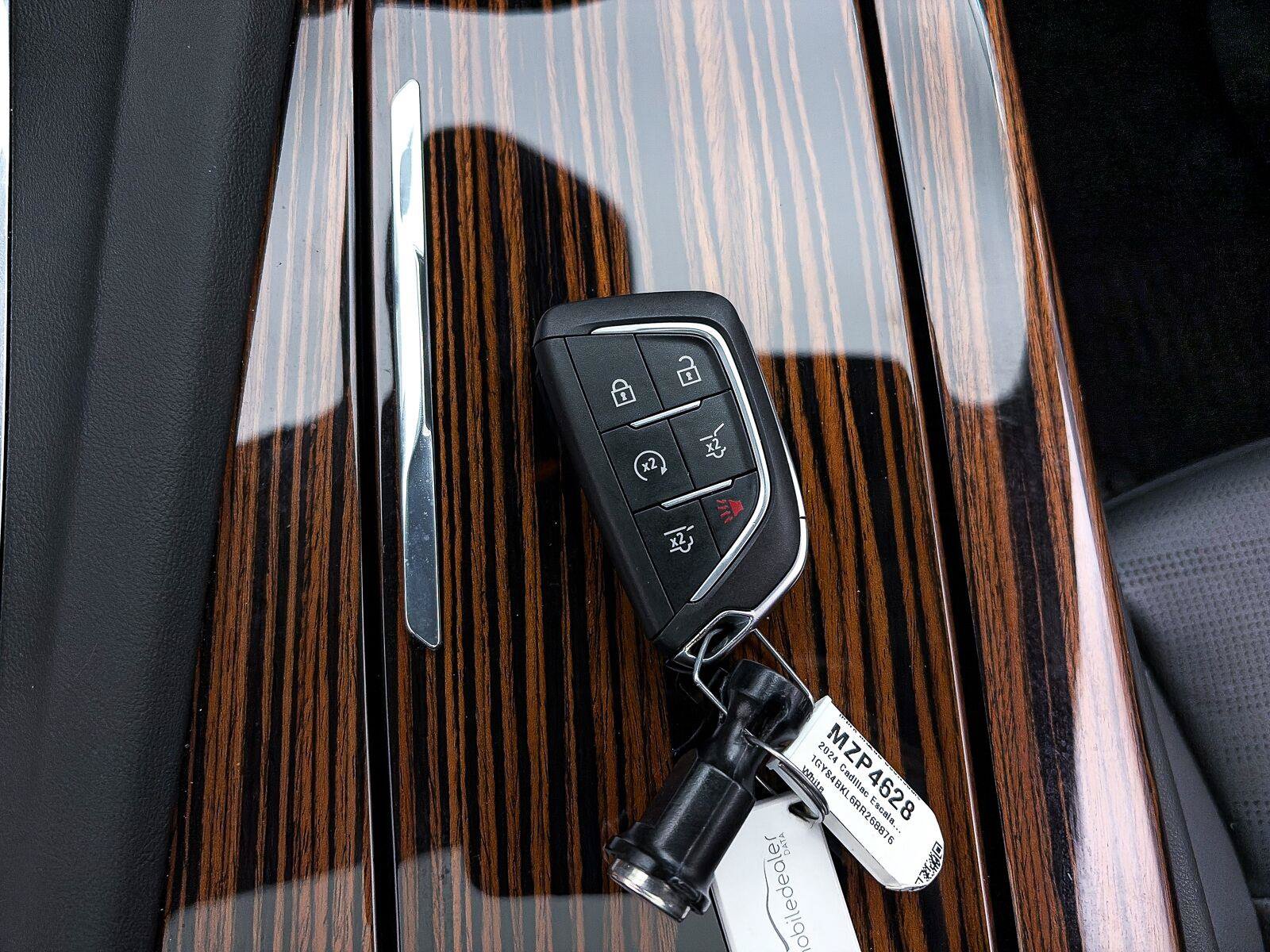 Used 2024 Cadillac Escalade Premium Luxury AWD/4WD image 30