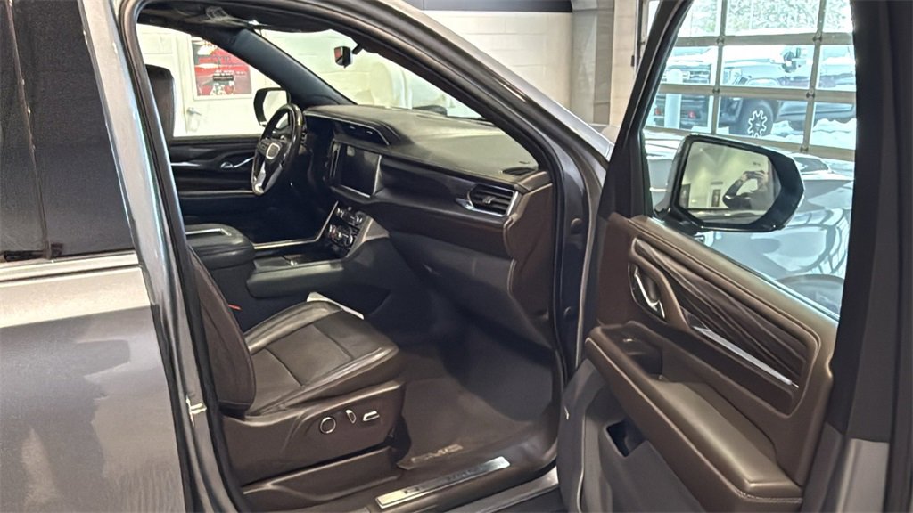 Used 2021 GMC Yukon Denali w/ Denali Premium Package image 12