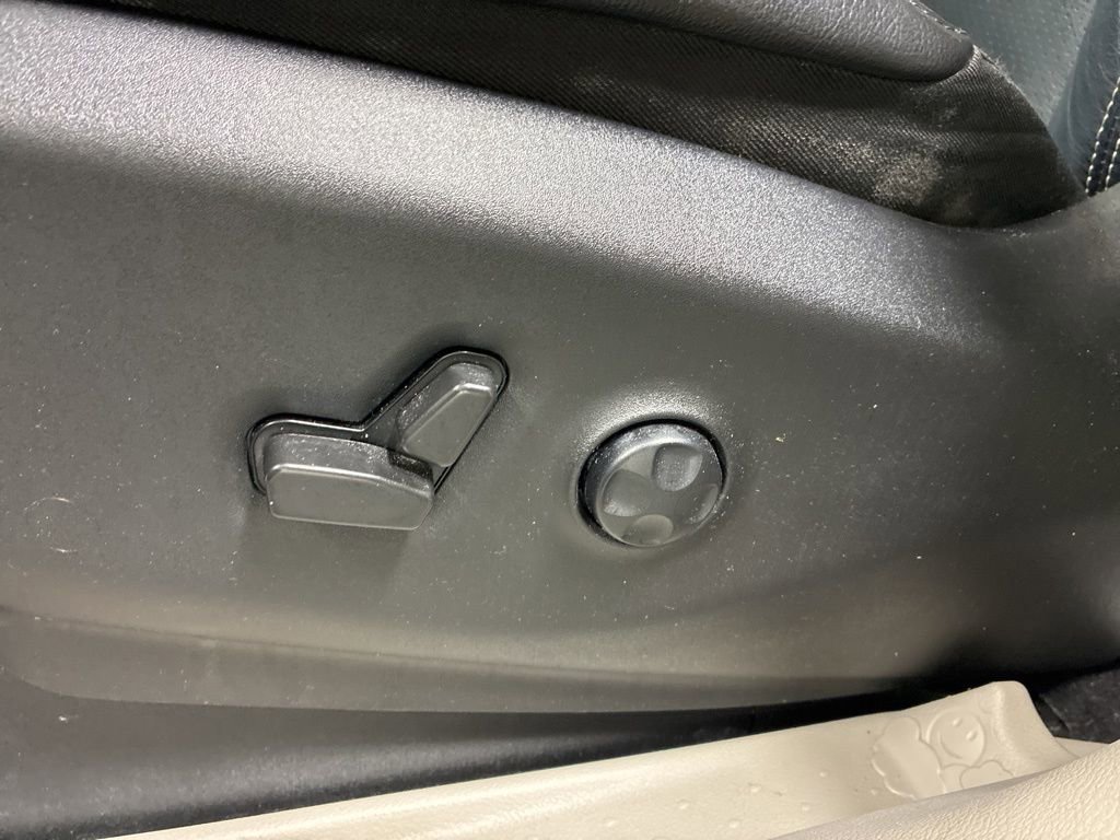 Used 2022 Chrysler Pacifica Touring-L FWD image 11