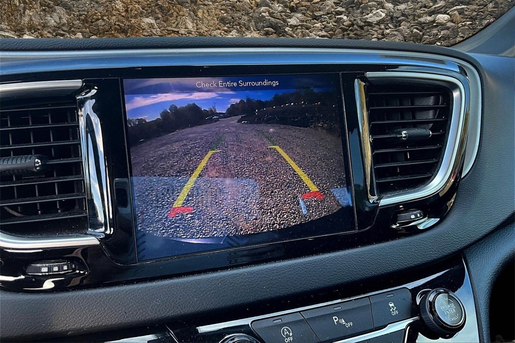 Used 2018 Chrysler Pacifica Touring Plus w/ S Appearance Package image 19