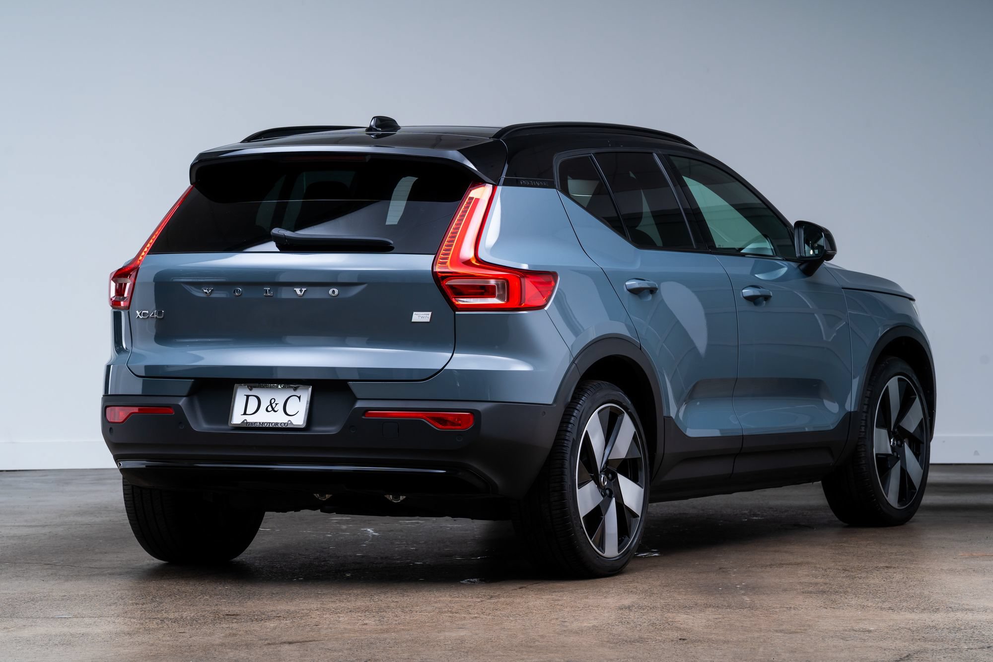Used 2023 Volvo XC40 Recharge Ultimate w/ Protection Package Premier AWD/4WD image 6