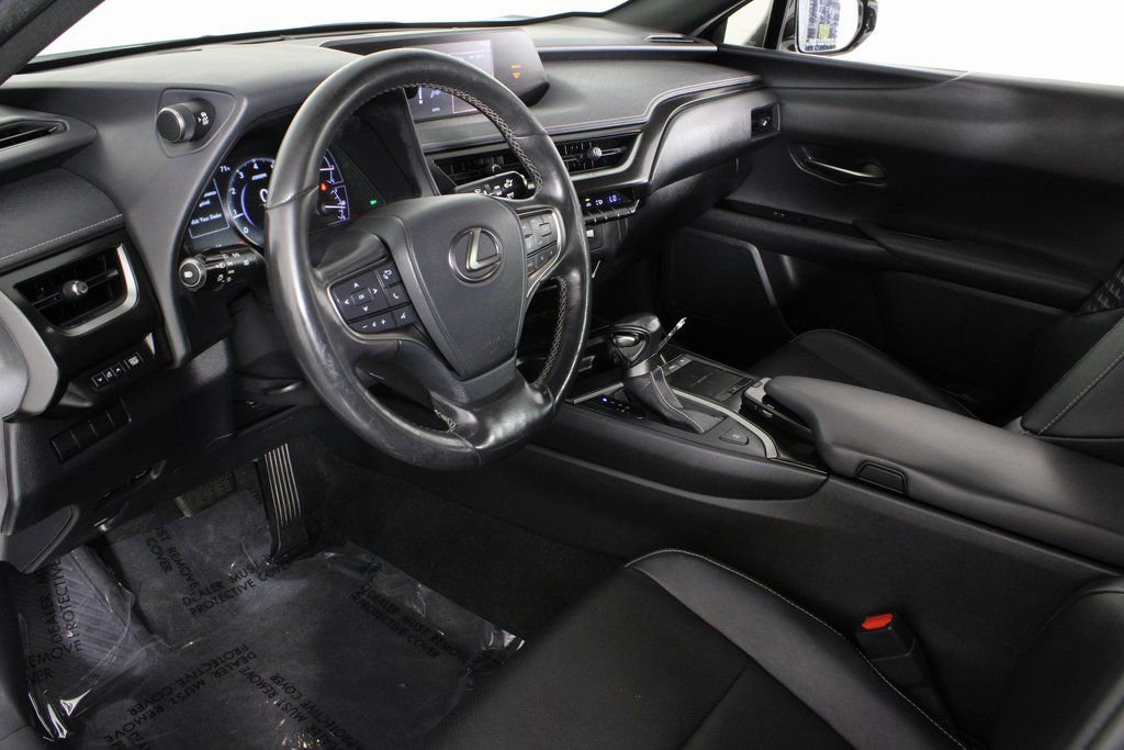 Used 2019 Lexus UX 200 image 16
