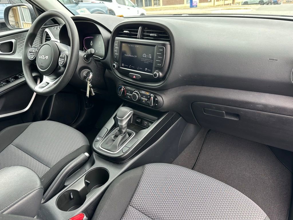 Used 2023 Kia Soul LX w/ LX Technology Package image 15