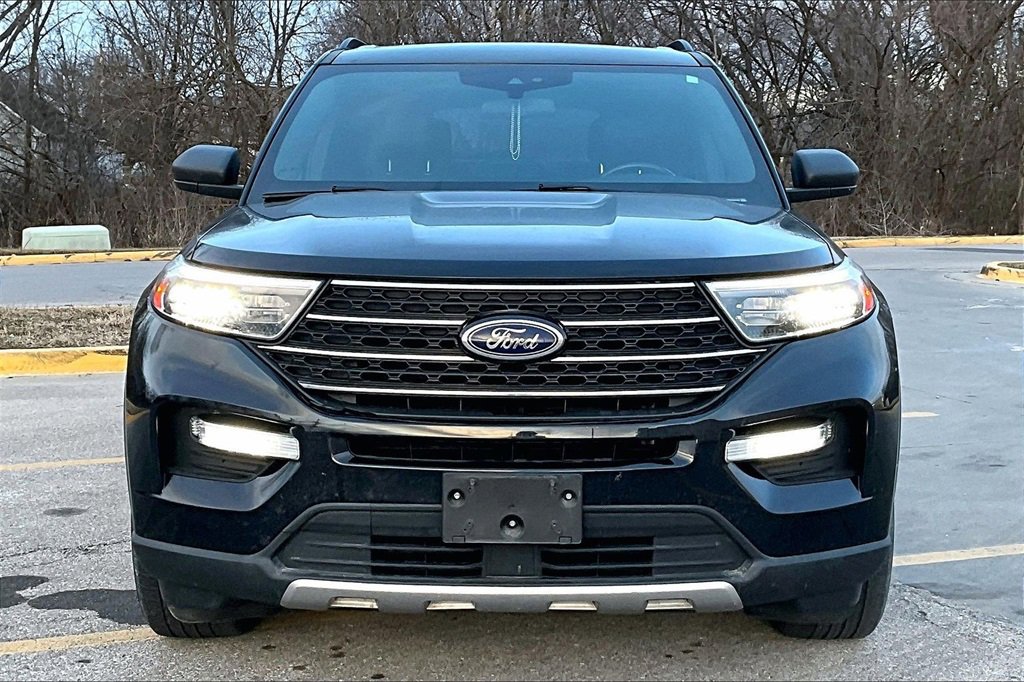 Used 2020 Ford Explorer XLT w/ Equipment Group 202A image 2