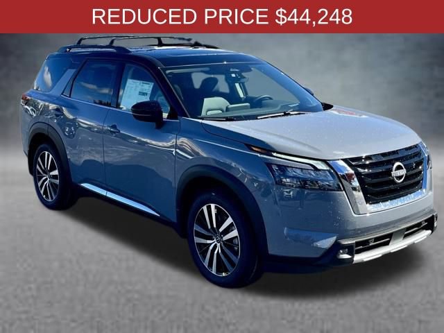 New 2025 Nissan Pathfinder Platinum image 2