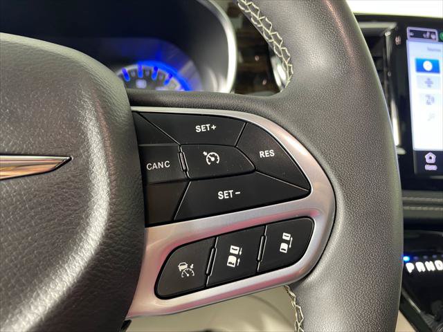 Certified 2023 Chrysler Pacifica Limited FWD image 9
