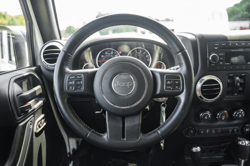 Used 2017 Jeep Wrangler Unlimited Rubicon w/ Cold Weather Group image 25