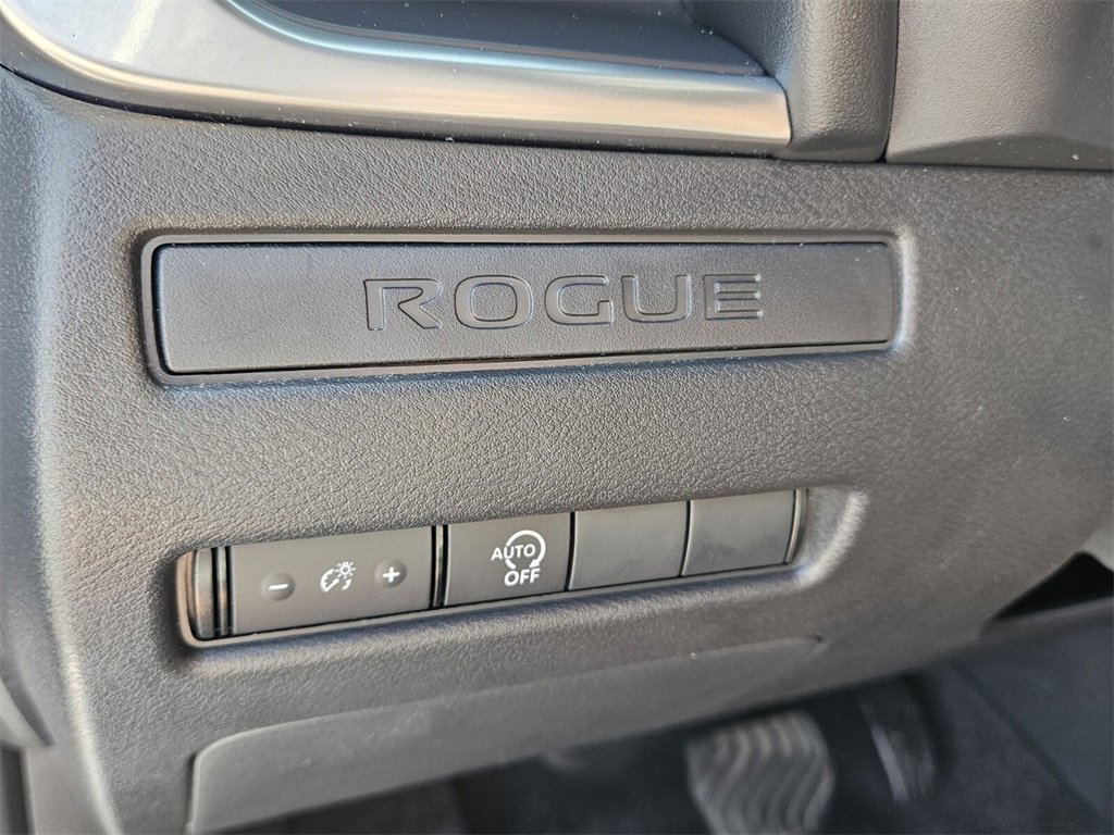 Certified 2025 Nissan Rogue S image 27