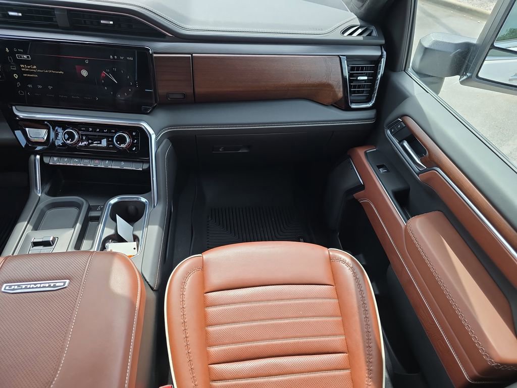 Used 2025 GMC Sierra 2500 Denali Ultimate image 17