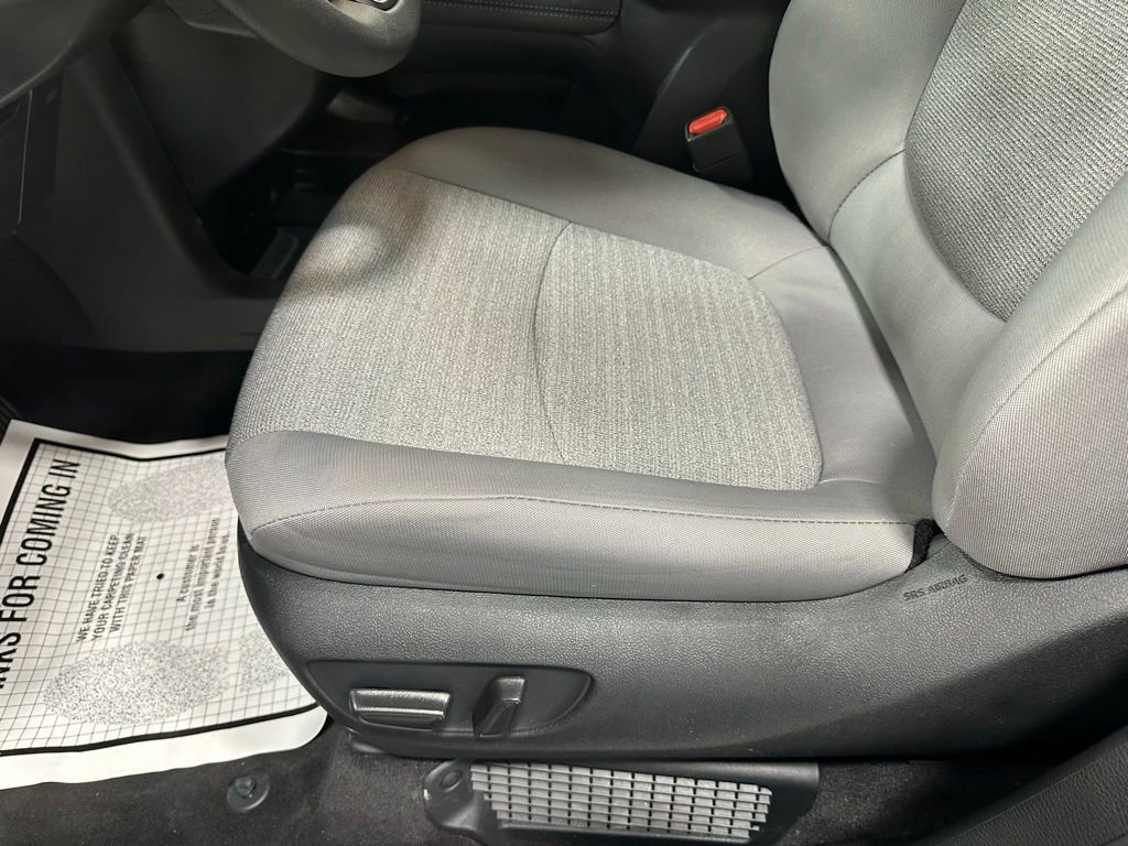 Used 2025 Toyota Sienna LE image 13