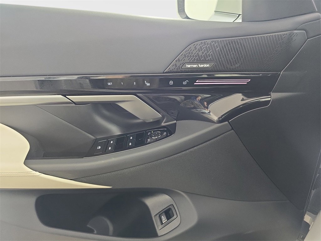 Used 2026 BMW 530i xDrive w/ Premium Package image 31