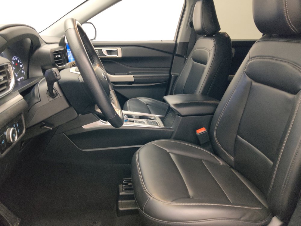 Used 2024 Ford Explorer XLT w/ Equipment Group 202A RWD image 17
