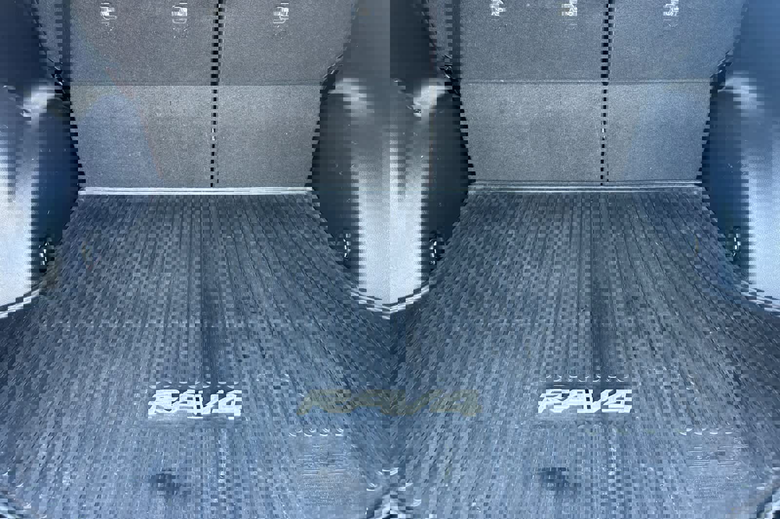 Used 2014 Toyota RAV4 Limited image 15