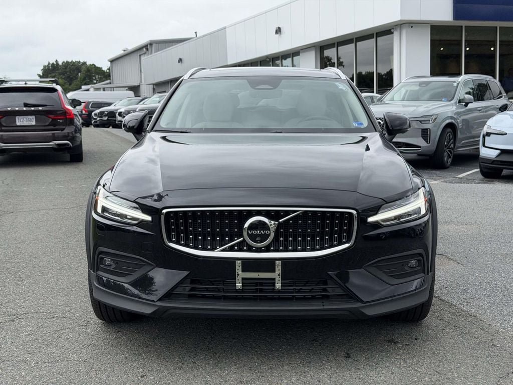 New 2026 Volvo V60 B5 Cross Country Plus w/ Climate Package AWD/4WD image 23