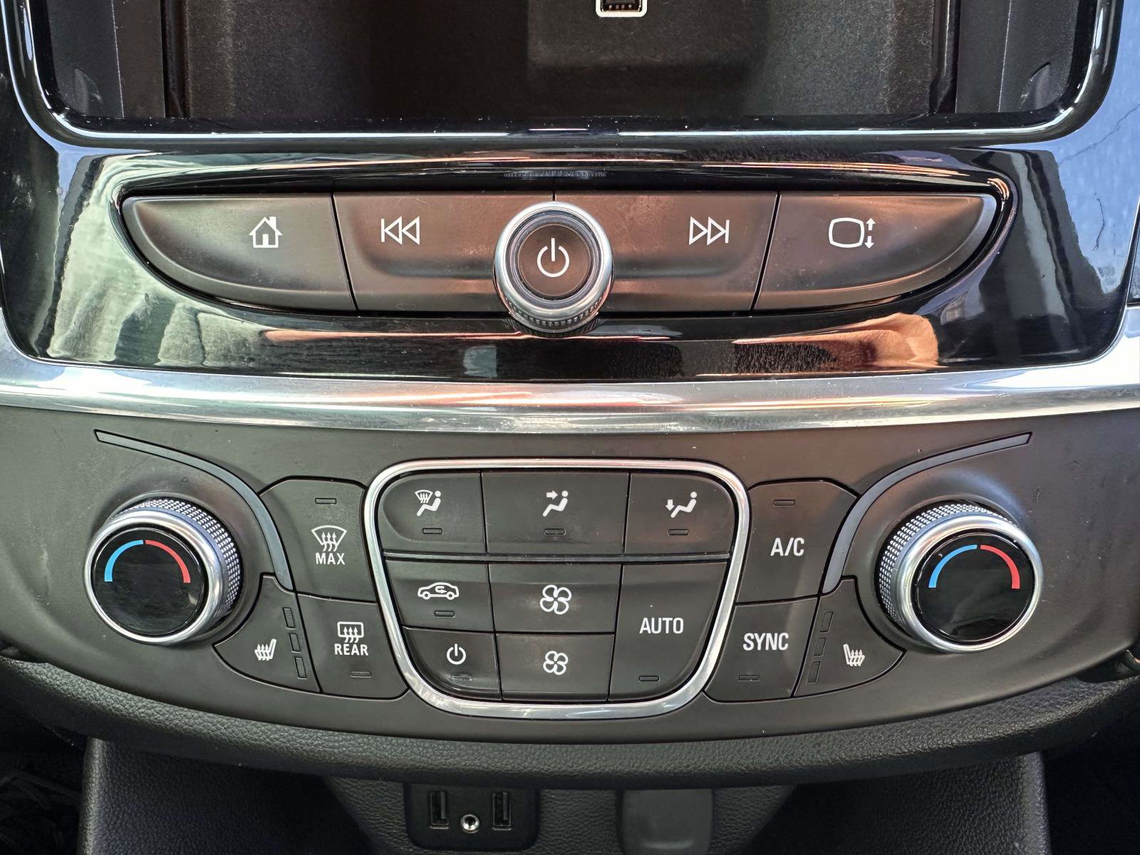Used 2018 Chevrolet Traverse LT AWD/4WD image 25