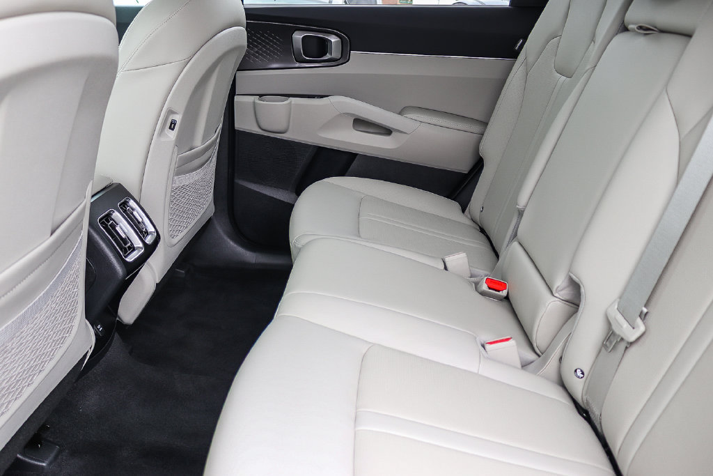 Certified 2026 Kia Sorento S w/ S Panoramic Sunroof Package AWD/4WD image 16
