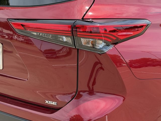 Used 2023 Toyota Highlander XSE FWD image 7