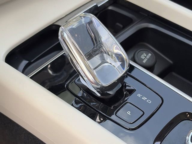 Used 2023 Volvo XC60 B5 Ultimate w/ Climate Package FWD image 29