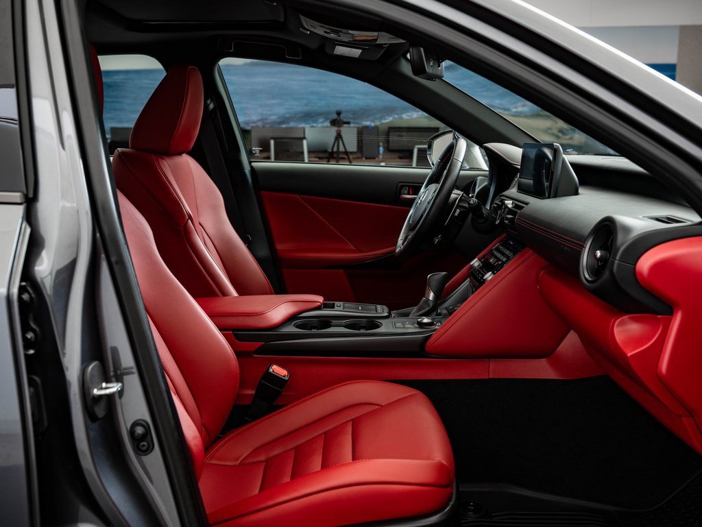 Certified 2025 Lexus IS 350 F Sport image 19